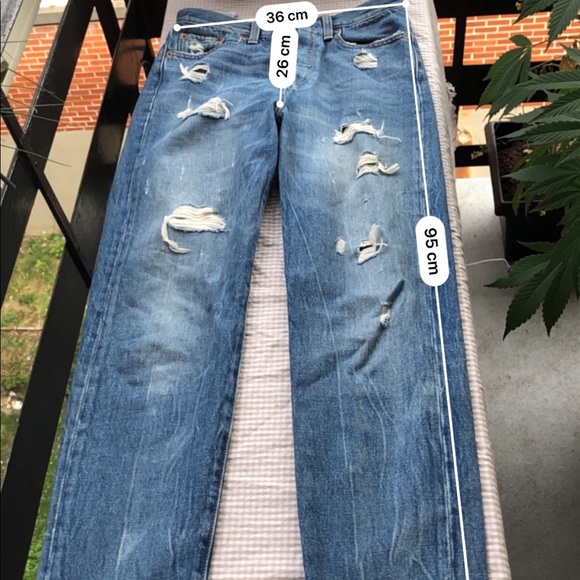 Levi’s straight leg, slight high rise, distressed jeans - Picture 9 of 10